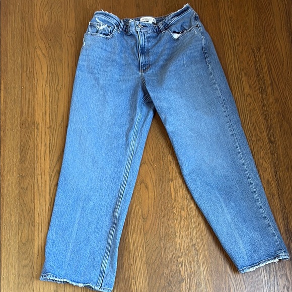 Abercrombie & Fitch Denim - Abercrombie & fitch women’s The 90s Relaxed Jean
High Rise size 32/14